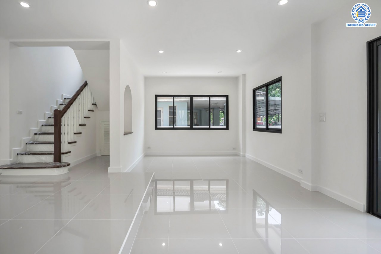 บ้านมือสองตกแต่งใหม่ โครงการ ชัยพฤกษ์ ทวีวัฒนา แบรนด์ LH เนื้อที่ 51 ตร.ว. ตอบโจทย์ทุกการอยู่อาศัย ด้วยฟังก์ชัน 3 ห้องนอน 2 ห้องน้ำ 1 ที่จอดรถ บนทำเลศักยภาพ เชื่อมต่อทางคู่ขนานลอยฟ้าบรมราชชนนี ใกล้ ม.มหิดล และเซ็นทรัลศาลายา